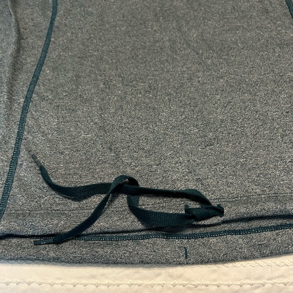 Women’s size medium Under Armor top - Picture 3 of 5